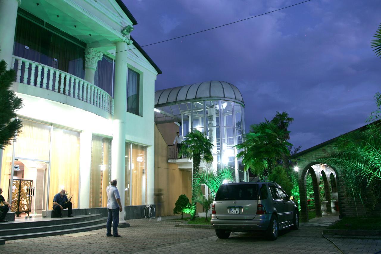 Hotel Eleon Kutaissi Exterior foto