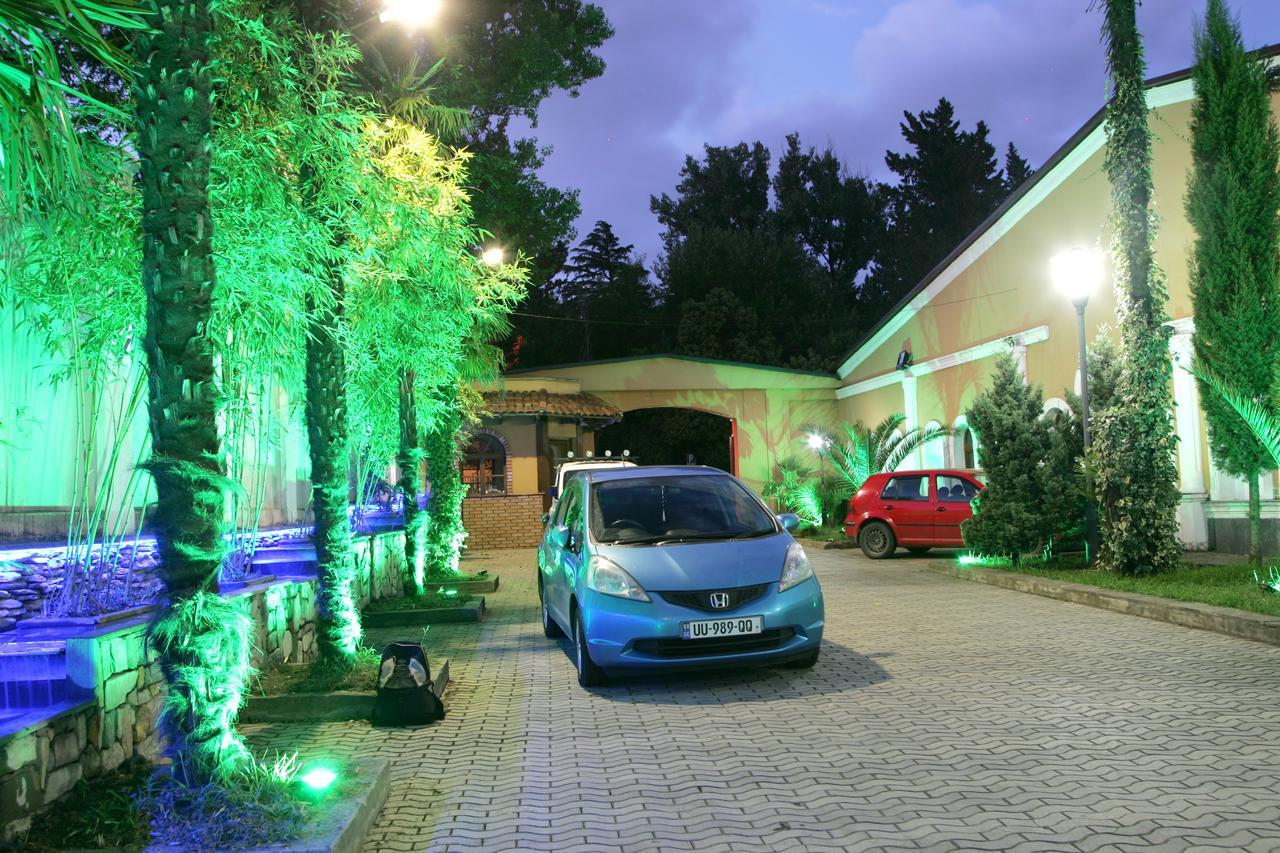 Hotel Eleon Kutaissi Exterior foto