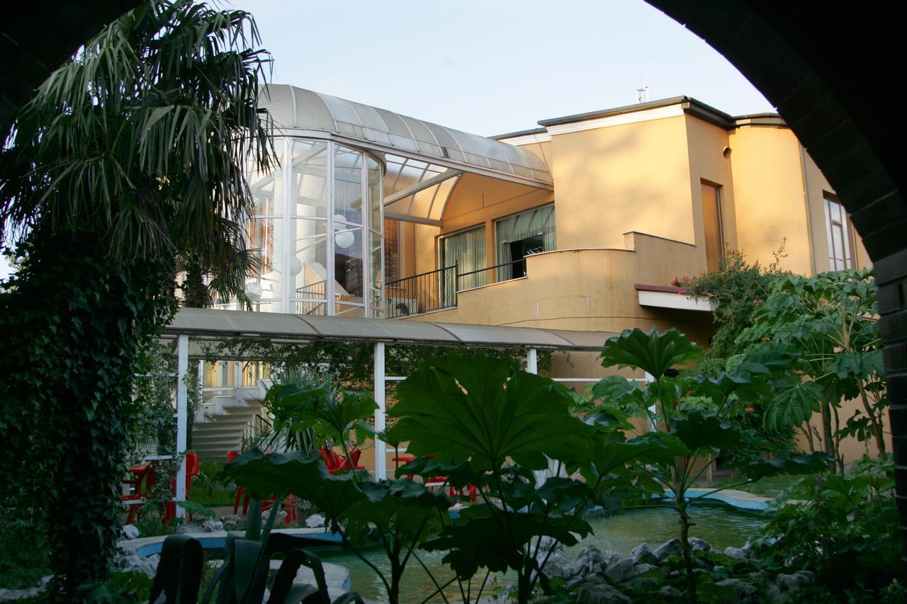 Hotel Eleon Kutaissi Exterior foto