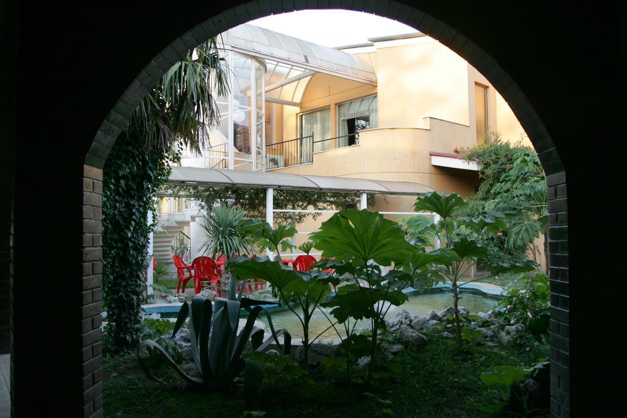 Hotel Eleon Kutaissi Exterior foto